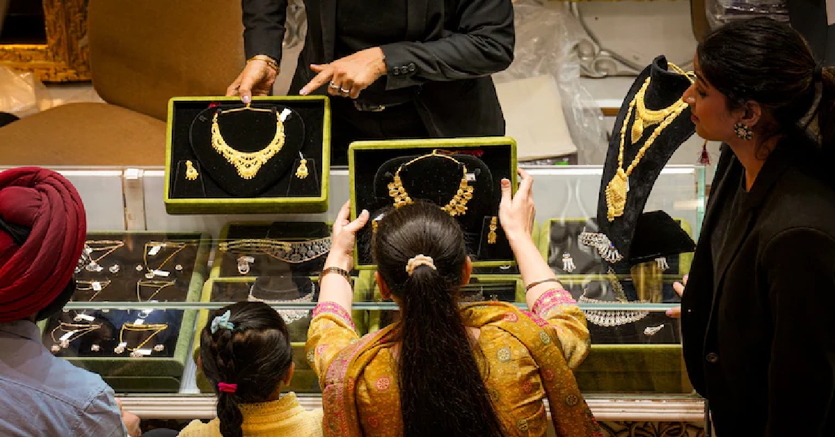 Gold Price Drops To 4-Month Low, Silver Down 3%: Check Rates In Your City