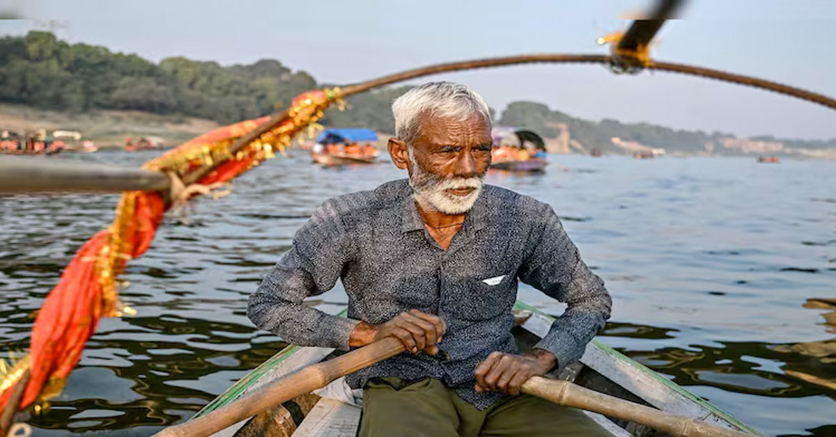 This Boatmen Community Ferries Devotees At Kumbh Since Generations
