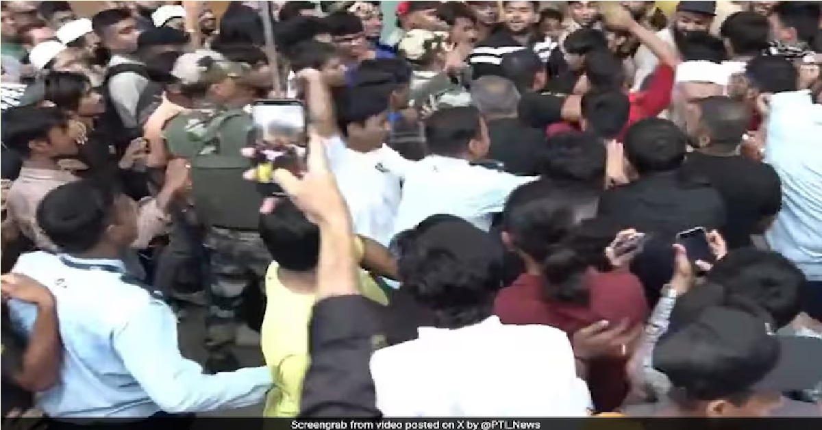 Fight At Mumbai Apple Store As iPhone 17 Goes On Sale